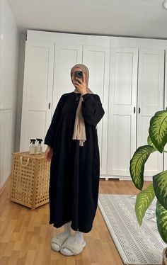 Look Kylie Jenner, Estilo Hijab, Modern Hijab Fashion, Modesty Outfits, Modest Fashion Hijab, Muslim Outfits Casual, Hijabi Fashion Casual, Muslim Women Fashion, Hijab Outfits