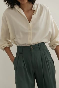 The Na Nin Townes Trouser is inspired by classic 90s style that can be worn with a variety of complimentary styles all year round. The Vintage Wash Modal Townes are durable with a fluid drape, and feature a relaxed waistline that can be worn high or low on the waist. The thoughtful details of these trousers include pockets, belt loops, cuffs, and double pleats. The Vintage Wash Modal is reminiscent of your favorite washed-silk vintage pieces but comes with a special freshness and longevity in we Women Nice Dinner Outfit, Boho Professional Outfits, Earthy Office Outfit, Trans Outfit, Office Clothes, Skandinavian Fashion, Earthy Outfits, Bridal Jumpsuit, House Clothes