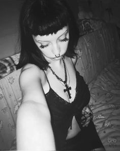 Pretty Goth Girl, Modern Goth, Goth Gf, Alt Girl, Girly Images, Minecraft Designs, Goth Outfits, Grunge Style, Makeup Inspo