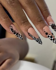 🤍🖤✨🤍🖤 always fun!! #nails #nailart #art #artists #artistsoninstagram #color #gelx #brooklyn #nyc #brooklynnails #black #white #abstract #fy… | Instagram Old Hollywood Nails Designs, Nail Designs Black And White, Black And White Nails Ideas, Nail Desi, Cute Nail Colors, Line Nail Art, Dot Nail Art, Tie Dye Nails