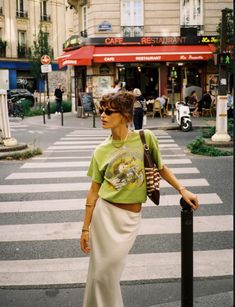 City Summer Outfits, Summer City Outfits, City Summer, Street Style Aesthetic, New York Outfits, City Outfits, Street Style Summer, Parisian Chic, Tshirt Outfits