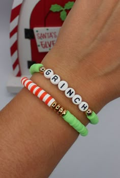 "*Listing price is for ONE bracelet! Buy as many as you'd like but price is PER bracelet.* Get in the Christmas spirit with this Grinch bracelet! Make it extra cute by adding the green, red, white & gold disk bracelet to make it more festive! I currently offer bracelet lengths from 4\" to 9.5\". What I recommend to help you better understand sizing is to measure your wrist and add on .25\" and that's the size bracelet that will fit the best. Example: A wrist that measures 6.5\" around would orde Christmas Necklaces Beads, Christmas Aesthetic Bracelets, Braclets Ideas Beaded Christmas, Clay Bead Bracelet Ideas With Gold Beads, Christmas Polymer Clay Bracelet, Bracelets For Christmas, Cute Clay Bead Bracelet Ideas Christmas, Heishi Bracelet Ideas Christmas