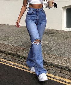 Ripped Women, Denim Street Style, Moda Jeans, Denim Style, Flared Pants, Pantalon Large