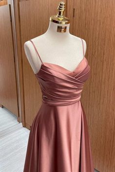 डिजाइनर कपड़े, Formal Prom Dresses Long, Stunning Prom Dresses, Cute Dress Outfits, Prom Dress Inspiration, Cute Prom Dresses, Designer Dresses Casual, Pretty Prom Dresses, Prom Dresses Online