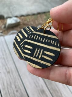 Black Owned Jewelry, Painting Earrings, Black And Gold Earrings, African Inspired Jewelry, Beige Couch, Glow Forge, Style Africain, Fancy Jewellery Designs