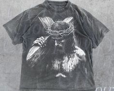 Jesus Holding Cross Vintage Halftone 90s Graphic Shirt, Retro Faith Jesus Shirt, Christian Shirt, Retro Graphic Bible Tee, Be The Light. Use this stunning shirt to up your style game. Crafted with great care from premium materials, it seamlessly blends elegance and comfort. This versatile shirt is ideal for both semi-formal and casual settings. Its timeless design exudes sophistication and complements any ensemble with ease. You might redefine your fashion quotient and steal the show with this s Vintage Shirt Designs Graphic Tees, Jesus Tee Shirts, Christian Scriptures, Christian Graphic Tees, Christ Quotes, Summer Graphic Tee, Christian T Shirts, Be The Light, Jesus Shirt