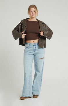 PacSun keeps you looking good all season long in the new Casey Ripped Low Rise Baggy Jeans Light Indigo. These iconic jeans sit low on the waist for a trendy update and feature wide-leg openings that offer a comfortable baggy fit. They get finished with sustainably sourced cotton for an eco-friendly upgrade and a ripped detail at the leg for added edge.Model #1 is wearing a size 26 / Model measurements: 5’6.5” height, 32” bust, 23” waist, 35” hipsModel #2 is wearing a size 28 / Model measurement Gilmore Girls Fall, Slim Fit Cargo Pants, Low Rise Baggy Jeans, Jeans Pacsun, Refer A Friend, Kids Activewear, Pacsun Jeans, Girls Fall, Curve Jeans