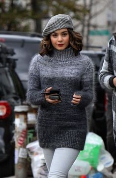 Baret Outfit, Estilo Vanessa Hudgens, Grey Beret, Beret Outfit, Stylish Winter Hats, Outfit Chic, She Is Fierce, Outfits 2017, Grey Knit Sweater