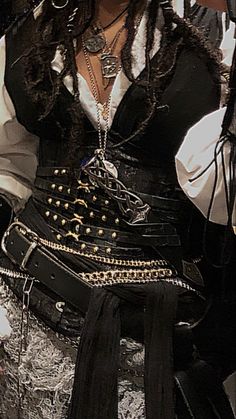 Corset Outfit Pirate, Pirate Captain Aesthetic Clothing, Emo Pirate Aesthetic, Dark Pirate Aesthetic Outfit, Pirate Prom Outfit, Pirate Outfits Female Aesthetic, Pirate Inspired Outfits Male, Pirate Formal Wear, Pirate Clothing Female