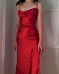 Red Silk Dress, Robes D'occasion, Red Evening Dress, Cute Prom Dresses, Grad Dresses, Prom Outfits, Elegant Red, Looks Chic, Red Silk