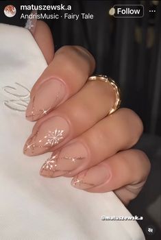 Winter Gold Nails, Rose Gold Winter Nails, Winter Classy Nails, Christmas Classy Nails, Rose Gold Christmas Nails, Classy Christmas Nails Acrylic, Winter Christmas Nails Acrylic, Winter Nail Designs Classy, Gold Winter Nails