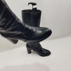 Introducing rare vintage black leather knee high boots women. A brogue style that will never go out of style and will give you an iconic look that will stand the test of time. For narrow and medium feet. These women's tall boots with a cone heel are comfortable and practical. Soft leather makes these boots very comfortable. Be the center of attention with confidence: round toe boots are guaranteed to attract attention and start conversations. One of a kind. In one piece inside and out. In good c Mod Boots, Boots Shoes Women, High Heel Loafers, 90s Y2k Fashion, Black Leather Knee High Boots, Brogues Style, Womens High Boots, Boots High Heels, Gogo Boots