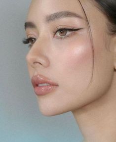 Daily Moisturizer Face, Moisturizer Face, Face Oils, Douyin Makeup, Smink Inspiration, Photographie Portrait Inspiration