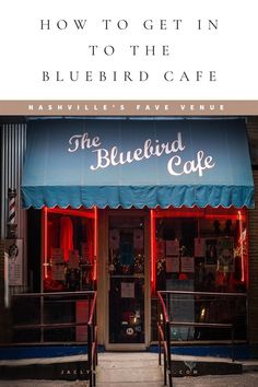 the bluebird cafe in nashville, tennessee is lit up with red and blue lights