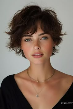 Pixie Haircut Ideas - Trendy Styles for a Chic Look - Puqqu Haircut Ideas Trendy, Pixie Haircut Ideas, Chic Haircut, Long Hair On Top, Messy Short Hair, Pixie Haircuts, Chic Look