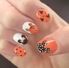 Mickey Pumpkin Nail Art, Mickey On Nails, Disney Halloween Nails 2023, Disney World Nails Halloween, Pumpkin Mickey Nails, Disney Halloween Manicure, Mickey Mouse Inspired Nails, Simple Halloween Disney Nails, Mickey Fall Nails