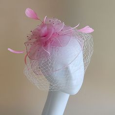 Category:Headdress,Fascinators,Hats,Headwear; Embellishment:Feather,Bows,MiniSpot,Pure Color,Splicing,Tulle; Gender:Women's; Quantity:1 PC; Theme:Birthday,Head,Vintage Theme,Fashion,Wedding,Holiday,Classic Theme; Style:Vintage,Elegant; Hats Category:Floppy Hat,Top Hat,Veil Hat; Occasion:Horse Race,Cocktail; Material:Organza; Front page:WE; Shipping Weight:0.13; Listing Date:03/25/2024; Head Circumference: Fascinators Hats, Hat Veil, Veil Hat, 1920s Headpiece, Veiled Hats, Womens Cosplay, Wedding Party Accessories, Reine Elizabeth, Horse Race