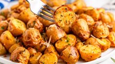 Potatoes make the best side dish recipes! They're budget-friendly, easy to cook and they are so versatile. Whether you enjoy them baked, roasted or mashed, this spud's for you! Yummy Potato Recipes, Tasty Potato Recipes, Best Side Dish, Best Side Dishes, Dish Recipes, Potato Recipes, Side Dish Recipes, Side Dish, Food Dishes