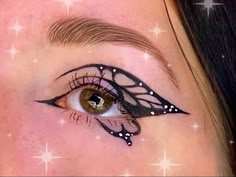 Metamorphosis Poem, Creative Eyeliner Looks, Design Eyeliner, Butterfly Eyeliner, Eyeliner Design, Eyeliner Types, Eyeliner Inspo, Makeup Layout, Eyeliner Designs