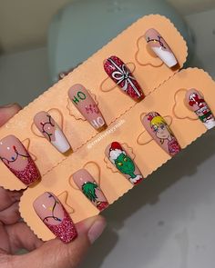 My first Xmas set of the year was made back in September 💚🎄🤭 My customer loved the grinch set I made for myself last year so she ordered it for herself! She let me freestyle it completely😭 DM to get your custom holiday nails before it’s too late💅🏻 Products used: @apresnailofficial medium coffin, @esvynails rubber base Summer, @nailzbydevshop gel liners, @beetlesgelpolish reflective glitter, @by.chloenails glossy top coat, @playgrndnails nail stands #pressonnailset #xmasnails #xmasnailart #c... Nail Art Fun, Medium Coffin, Gel Liner, Christmas Nail, The Grinch, Christmas Nail Art, Holiday Nails