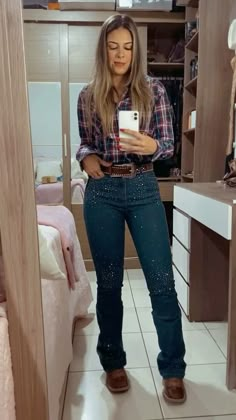 #cowgirlstyle #cowgirlstyle #look #country #vaquejada #rodeio  ID: @thatyalmeidaa Looks Cowgirl, Look Cowgirl, Cowgirl Belt Buckles, Country Party, Cowgirl Belts