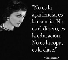 a black and white photo with a quote from coco chanel on the image, no es la apariciona, es essenia