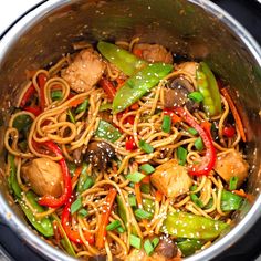 the instant pot chicken lo mein recipe is ready to be cooked in the slow cooker