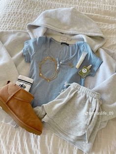 Comfterble Outfits Simple, Leggings Tee Shirt Outfits, Cute Cozy Summer Outfits, Simple Staple Outfits, Cute Summer Outfits Inspo Casual, Cute Clothes Outfits, Where To Buy Summer Clothes, Comfy Cute Fits, Good Outfit Ideas