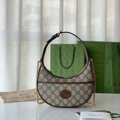 Gucci SIZE :22X12.5X5cm Luxury Gucci Bags For Daily Use, Gucci Luxury Bags For Everyday Use, Luxury Gucci Shoulder Bag For Business, Luxury Gucci Shoulder Bag As Fashion Accessory, Luxury Gucci Shoulder Bag For Party, Luxury Chic Gucci Shoulder Bag, Luxury Gucci Bags For Formal Occasions, Elegant Luxury Gucci Bags, Gucci Bag Display