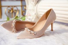 Luxurious satin high heels. Sparkling flower decoration. The shoes are also the perfect wedding gift. - Material: Synthetic leather. - Decoration: Flowers. - Heel height: 7cm, 8.5cm. - Toe style: closed toe. - Heel style: Pointed heel. ️ Each pair of shoes is designed with a soft sole and a good foot support structure, providing absolute comfort for the wearer. You can wear them all day without feeling tired and sore feet. 💕 The pictures are 100% real products taken by the store. 💕 Please measure your foot length according to our instructions to choose the right shoe size. 💕 If you have any questions, please contact me! Thank you very much! Bridal High Heels, Satin High Heels, Heels Closed Toe, Satin Wedding Shoes, Leather Decoration, Decoration Flowers, Support Structure, Closed Toe Shoes, Perfect Wedding Gift