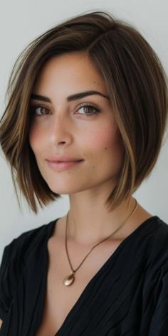 Refresh your hairstyle in 2024 with 23 distinct Angled Bob Haircuts. These styles are meticulously designed to offer both flair and function. Angled Lob Haircut, Bob Angled, Angled Bob Haircut, Low Main, Angled Haircut, Short Angled Bobs, Shaved Side, Angled Bob Haircuts, Haircut 2024