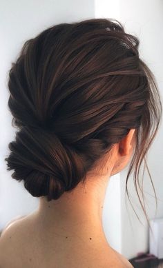 If you are looking for a wedding hairstyle to make your bridal look perfect, wedding updo is really worth trying. No matter how long your hair is, you will always be able to find the most suitable wedding updo styles. From side updos, messy updos to wedding updos with braids, the trendy updo wedding hairstyles .... Read More #hairstyleideas #hairstyles #easyhairstyle Wedding Updos, Wedding Hair Inspiration, Low Bun, Hair Up Styles, Chic Hairstyles, Penteado Cabelo Curto, Wedding Updo, Easy Hairstyles For Long Hair