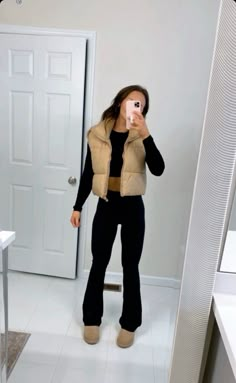 Vest outfit, winter outfit, comfy outfit , casual outfit Super Casual Fall Outfits, Knot Cardigan Outfit, Cute Fall Fits 2023, Outfits For Amusement Parks Winter, Birthday Outfit Ideas For Winter, Comfy Going Out Outfits Winter, Sweater Weather Outfits Aesthetic, Fall Outfits With Short Boots, Outfits With Bootcut Leggings