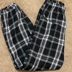 New Black & White Plaid Pants. Size Xs-S With Cuffed/Elastic Bottoms. Juniors Size Casual Stretch Bottoms For School, Trendy White School Bottoms, Trendy Stretch Bottoms For School, Trendy Cotton School Bottoms, Trendy Cotton Bottoms For School, High Waist Casual Bottoms For School, Casual High Waist School Bottoms, High Waist Casual School Bottoms, White School Bottoms With Elastic Waistband