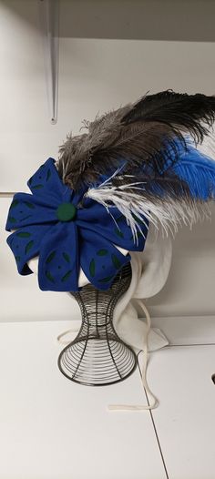 Renaissance feather hat for woman decorated with ostrich, pheasant and peacock feather. Hat diameter is cca 25-26 centimeter. Do you want a different color Fabric? Write me a message. Feather has a natural color. I cannot quarantee accurate coloring of feathers. Fitted Feather Costume Hat, Feathered Hat For Kentucky Derby Costume Party, Feathered Hats And Headpieces For Kentucky Derby Costume Party, Carnival Costume Hat With Feather Trim, Carnival Costume Hat Headpiece, Catholic Dress, Gang Costumes, Imperial Fashion, Wizard Costume