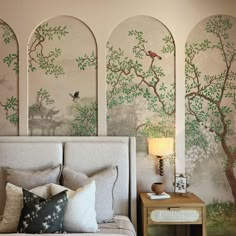 Chinoiserie style wallpaper in white arches in a modern bedroom Etched Wallpaper, Chinoiserie Decorating, Out Of Reach, Interior Wall Design, Dream House Decor, Apartment Interior, Interior Walls, 인테리어 디자인, Bed Design