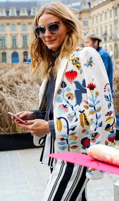 Excellent Applique Embroidery Designs And Patterns (3) Aplique Work Embroidery Designs, Fall Jacket Trends, Estilo Olivia Palermo, Models Off Duty Style, Olivia Palermo Style, Applique Work, Couture Week, Applique Embroidery Designs, Lady Grey