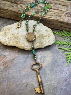 Rosary Style Necklace Vintage Skeleton Key Trinity Knot Wax - Etsy Vintage Heart Necklace, Handmade Symbolic Green Necklace, Vintage Metal Jewelry With Two Keys, Skeleton Key Jewelry, Antique Key Necklace, Victorian Style Jewelry, Rosary Style Necklace, Key Necklace Vintage, Skeleton Key Necklace Steampunk Oddities