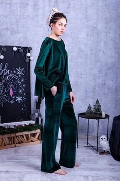 - Velvet pajama set for women- Long pants with elastic waist, length 100 cm (40 inches) fits for 5'3''-5'7''- Wide shirt, full length sleeves (24 inches/ 60 cm)- Shirt length 65 cm (25 1/2 inches)- Pants with pocketsPlease, use this size chart to select your sizeUS 0 >>> Bust 82 cm (32.5 inches) Waist 64 cm (25 inches) Hips 89 cm (35 inches)US 2 >>> Bust 85 cm (33.5 inches) Waist 66 cm (26 inches) Hips 92 cm (36 inches)US 4 >>> Bust 88 cm (34.5 inches) Waist 68 cm (27 Green Loungewear Sets For Fall, Green Sets For Fall Loungewear, Green Fall Loungewear Sets, Green Lounge Sets For Autumn, Loungewear Sets With Elastic Waistband And Long Pants, Green Sleepwear Sets With Long Pants, Green Winter Sleepwear Sets, Fall Loungewear Sets With Elastic Waistband, Green Long Sleeve Pant Set For Loungewear