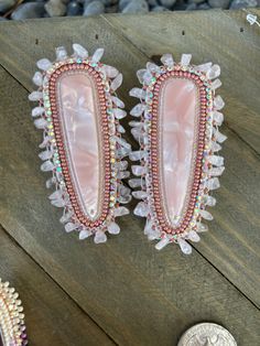 Made with size 11 Czech beads & size 9 tri cut beads, rhinestone banding & light pink chip beads (on fingernail posts). Beaded Jewelry Indigenous, Beaded Regalia, Caribou Tufting, Beautiful Beaded Earring, Bracelets Tutorial, Beaded Stuff, Beaded Earrings Native, Cabochon Earrings, Beadwork Designs