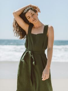 Summer Linen Beach Dress With Square Neck, Summer Linen Dress With Square Neck For Beach, Casual Summer Dress With Belt, Linen Sundress With Adjustable Straps, Sleeveless, Chic Summer Linen Dress With Belt, Chic Belted Linen Summer Dress, Chic Summer Belted Linen Dress, Summer Dresses With Belt For Day Out, Summer Beach Linen Dress With Tie Waist