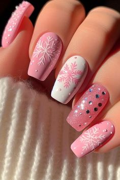 21 Pink Christmas Nail Trends to Try in 2024 Pink Christmas Nail, Christmas Gel, Sassy Nails, Cute Christmas Nails, Blue Nail, Winter Nail Art, Winter Nail Designs, Festival Nails