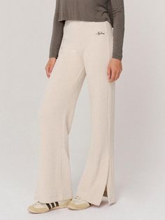 Composition : 96% Polyester 4% PolyurethaneCountry of Origin : Republic of Korea Pants Cream, Corduroy Fabric, Casual Pants, Cream, The Originals, Clothes For Women, Pants, Fabric, Clothes