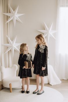 ✨ Introducing our enchanting "Starlight Twirl" dress – a perfect blend of elegance and whimsy for your little princess! ✨ This exquisite girls' dress, crafted with the utmost care, fits true to size to ensure the perfect fit for your little one. Adorned with dazzling sequin details, it adds a touch of sparkle to every twirl, making it ideal for special occasions. 💖 The sparkling swing silhouette of the dress is designed to make your little one feel like a true princess. The charming tulle bow o New Years Eve Toddler, Sequin Black Dress, Kids New Years Eve, Dress With A Bow, Concert Dresses, Xmas Outfits, Tulle Bow, Kids Party Dresses, Tulle Bows