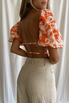 Outfits With Bodysuits, Open Back Top Outfit, Open Back Tops, Open Back Bodysuit, Europe Outfits, Open Back Top, Italy Outfits, Looks Street Style, Mode Inspo