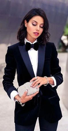 Work Outfits Frauen, Wedding Blazers, Women Suits Wedding, Sneaker Trend, Cute Christmas Outfits, Women Blazer, Streetwear Mode, Velvet Suit