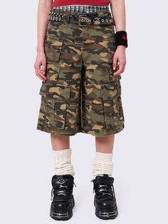 Step into the Y2K era with our all over camouflage Multi Pocket Long Cargo Shorts. Embrace 90s fashion and camo clothing with these shorts by Minga London. Elevate your streetwear game. Shop now! Acubi Grunge, Long Cargo Shorts, Cargo Shorts Outfit, Minga London, 90s Clothing, Camo Outfits, Y2k Era, Utility Pockets, Camo Shorts