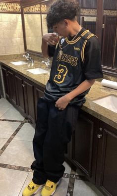 Rapper Clothes Street Styles, Photo Style Boys, Bummy Outfits Men, Rappers Outfits Men, Outfits For Guys Street Style, Boys Drip Outfits, Rapper Style Outfits, Men Drip Outfits, Tacuache Guys