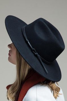 Trendy fine wool Panana Hat! A suede leather belt trim accent. Inner adjustable strap, with velcro for super easy adjusting. Approx circumference 22.5"Crown Heigh 4.5"Brim 4" 100% Wool Wool Hats For Women, Black Coat Outfit Winter, Black Hat Women, Elegant Outfit Ideas, Witchy Wardrobe, Top Hats For Women, Coat Outfit Casual, Dream Accessories, Wide Brim Felt Hat