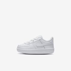 The Nike Force 1 Crib Baby Bootie reimagines the iconic Air Force 1 for little feet. It has a classic leather design and elastic laces so you can easily slip them on and off. Boys White Shoes, Baby Bootie, Nike Force 1, Baby Nike, Toddler Nikes, Tenis Nike, Baby Shoe Sizes, Nike Force, Cute Nikes